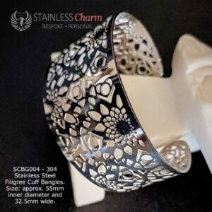 304 Stainless Steel Filigree Cuff Bangles. Size: approx. 55mm inner diameter and 32.5mm wide.